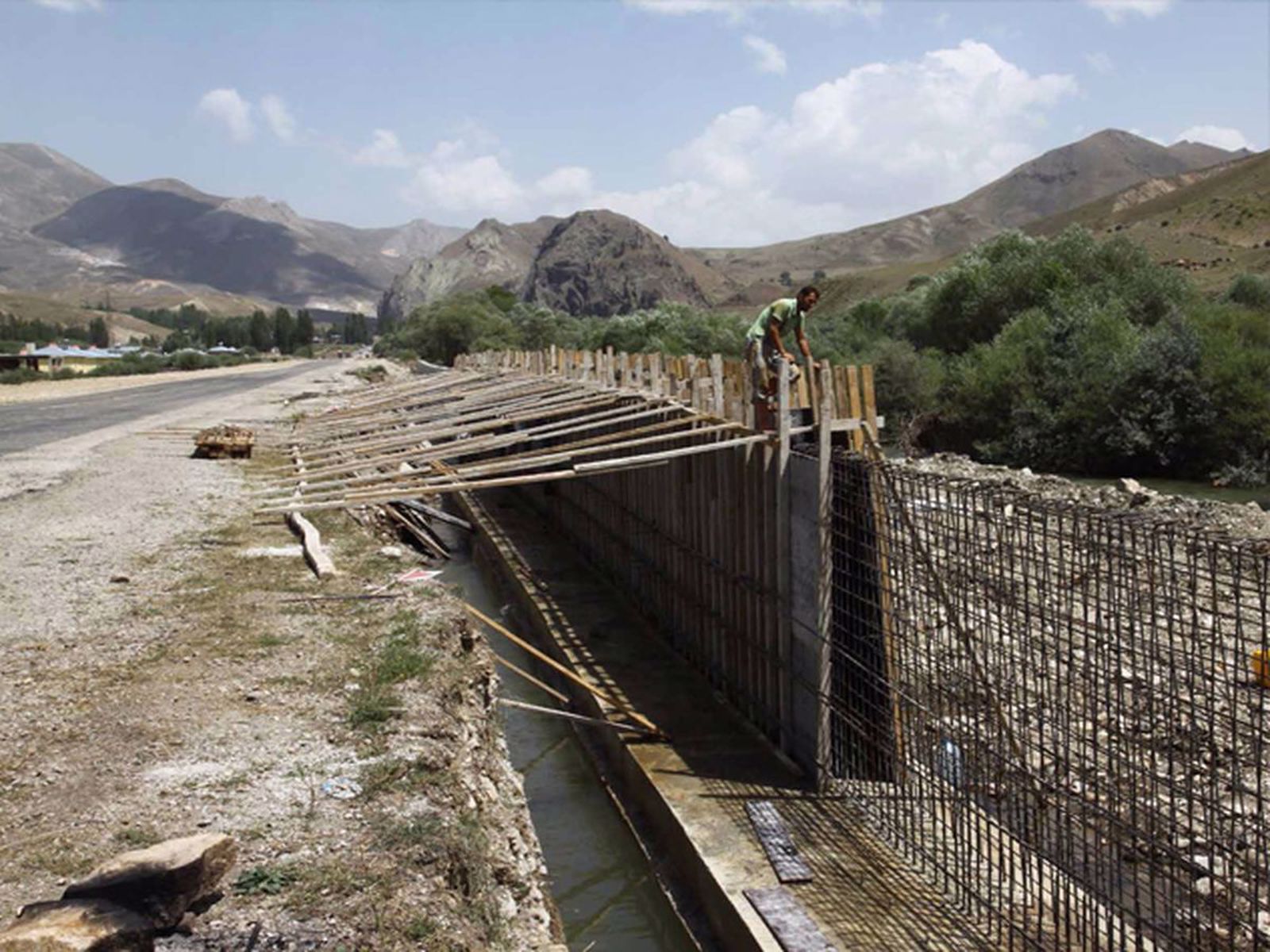 Horasan-Eleşkirt B&ouml;l&uuml;nm&uuml;ş Yol Yapım İşi (km:989+000-1042+000 arası)