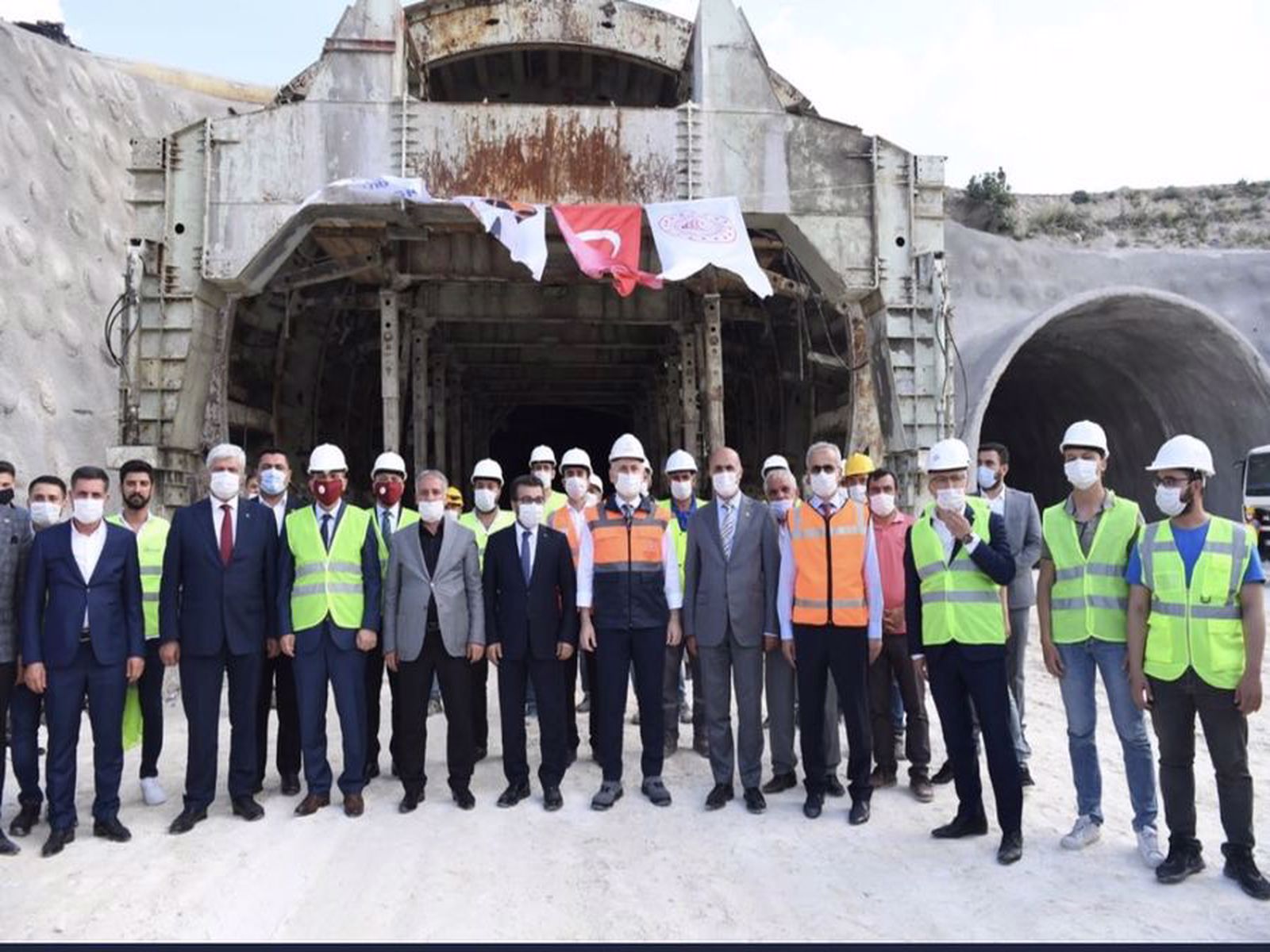 Ulaştırma Ve Altyapı Bakanı Sn. Adil KARAİSMAİLOĞLU Yapımını &Uuml;stlendiğimiz Hasankeyf T&uuml;neli Ziyareti