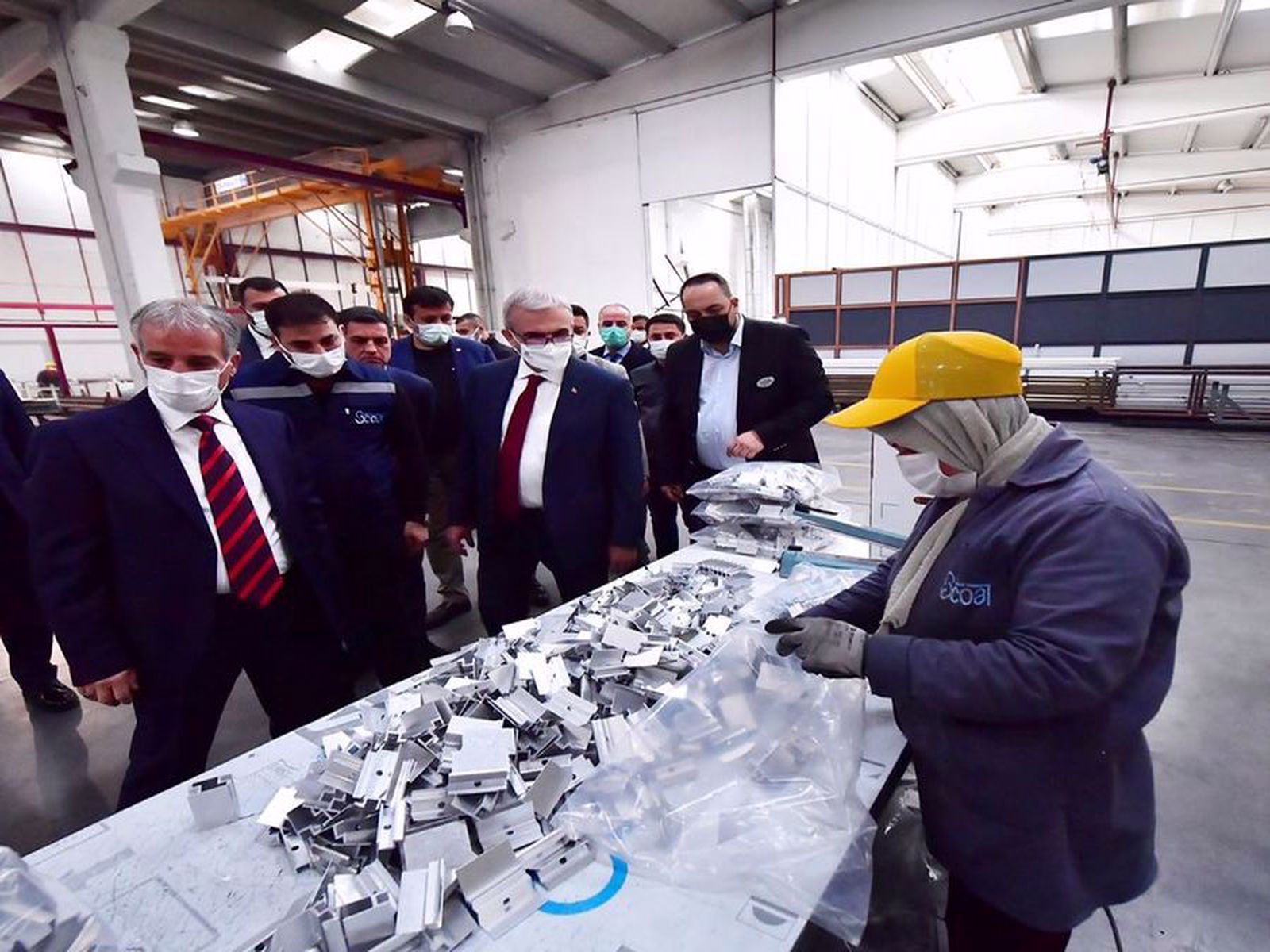 Valimiz Sn. M&uuml;nir KARALOĞLU' dan Şimşek Al&uuml;minyum Fabrikamızı Ziyareti